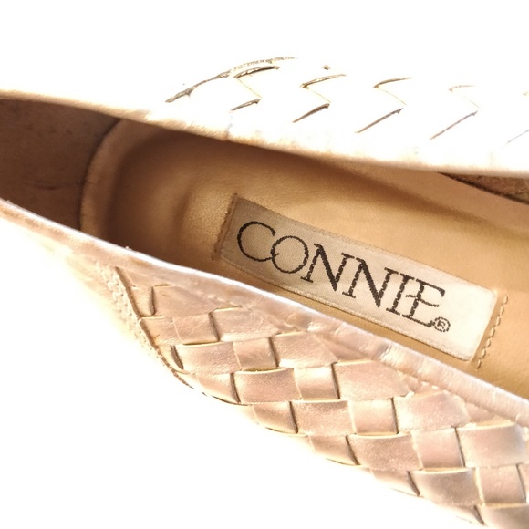 *Vintage* Connie gold woven leather flats - Picture 3 of 7